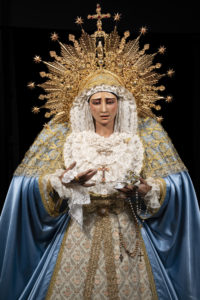 Nuestra Señora de los Desamparados, ataviada para estas fechas..